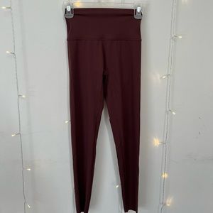 Never worn aerie “Move” leggings in burgundy